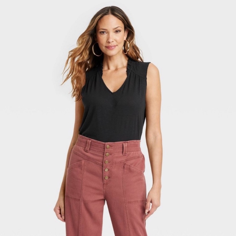 NWT Knox Rose Sleeveless V-neck Ruffle Collar Top